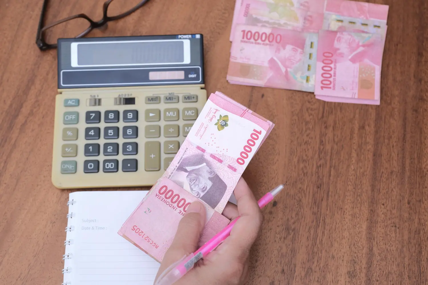 What Is a Credit Ceiling? Examples and Tips for Applying