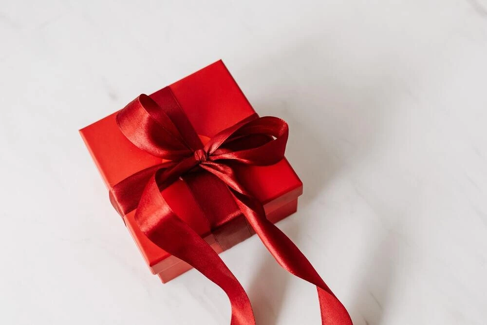 14 Wedding Gift Ideas and Tips for Choosing the Right Gift