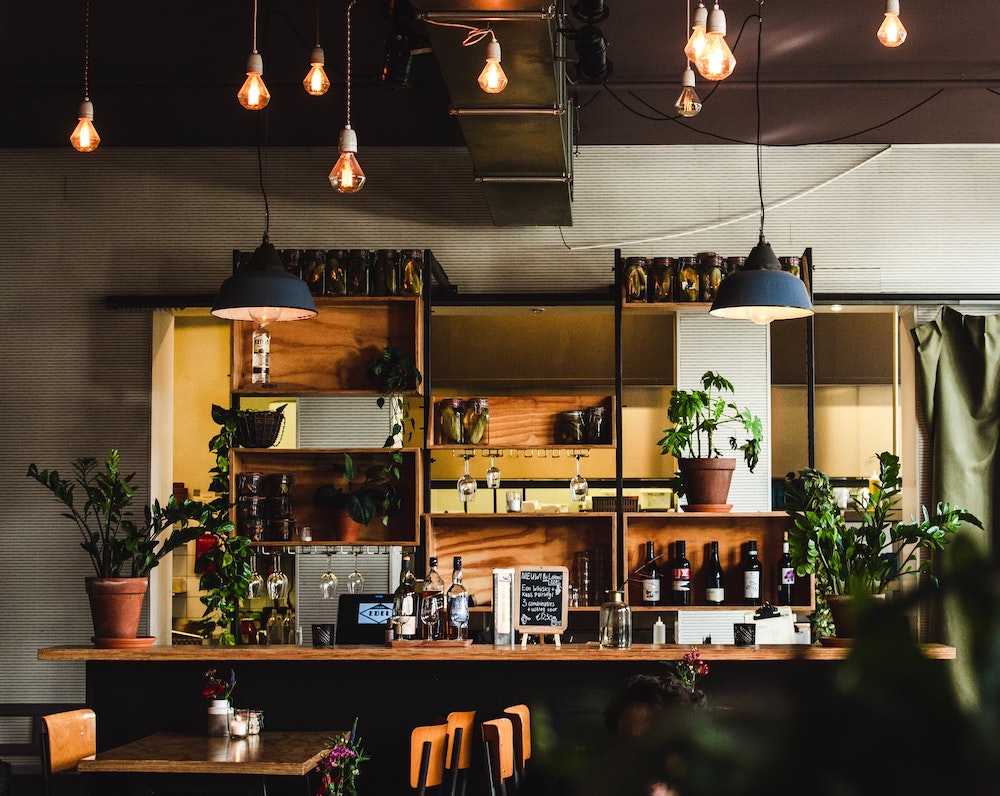 9 Tips Sukses Menjalankan Usaha Café (+ Rincian Modal yang Dibutuhkan)