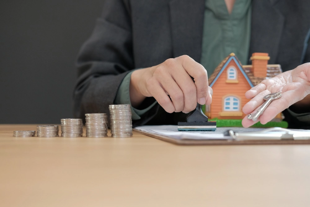 Annuity Interest: Definition, How to Calculate, Advantages, & Disadvantages
