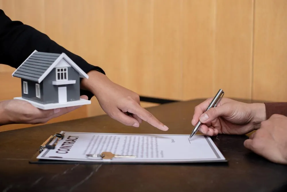 4 Risiko Pinjaman dengan Jaminan Sertifikat Rumah yang Wajib Anda Pahami