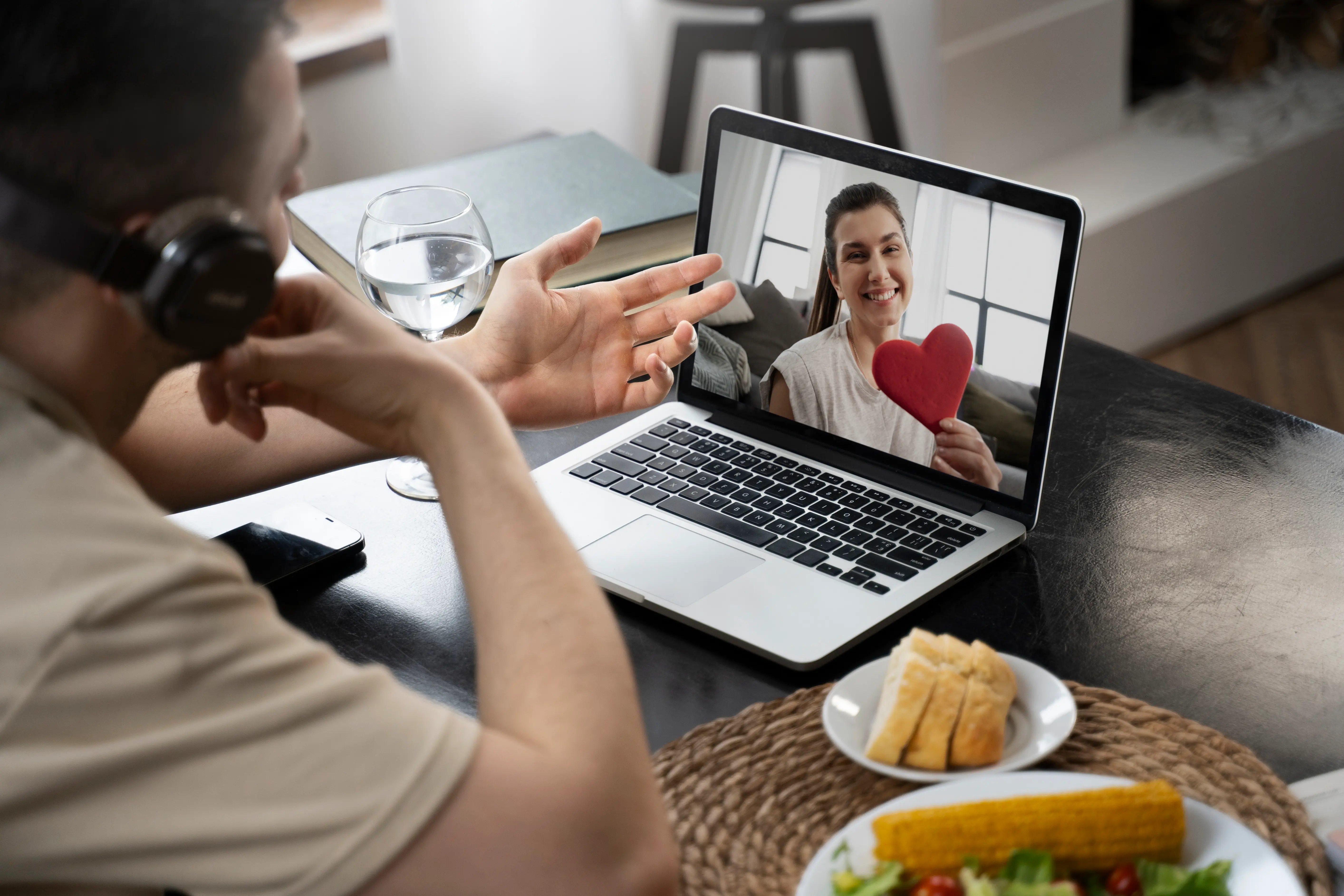 A Series of Benefits of Long-Distance Relationships (LDR), Saving Your Budget as Well