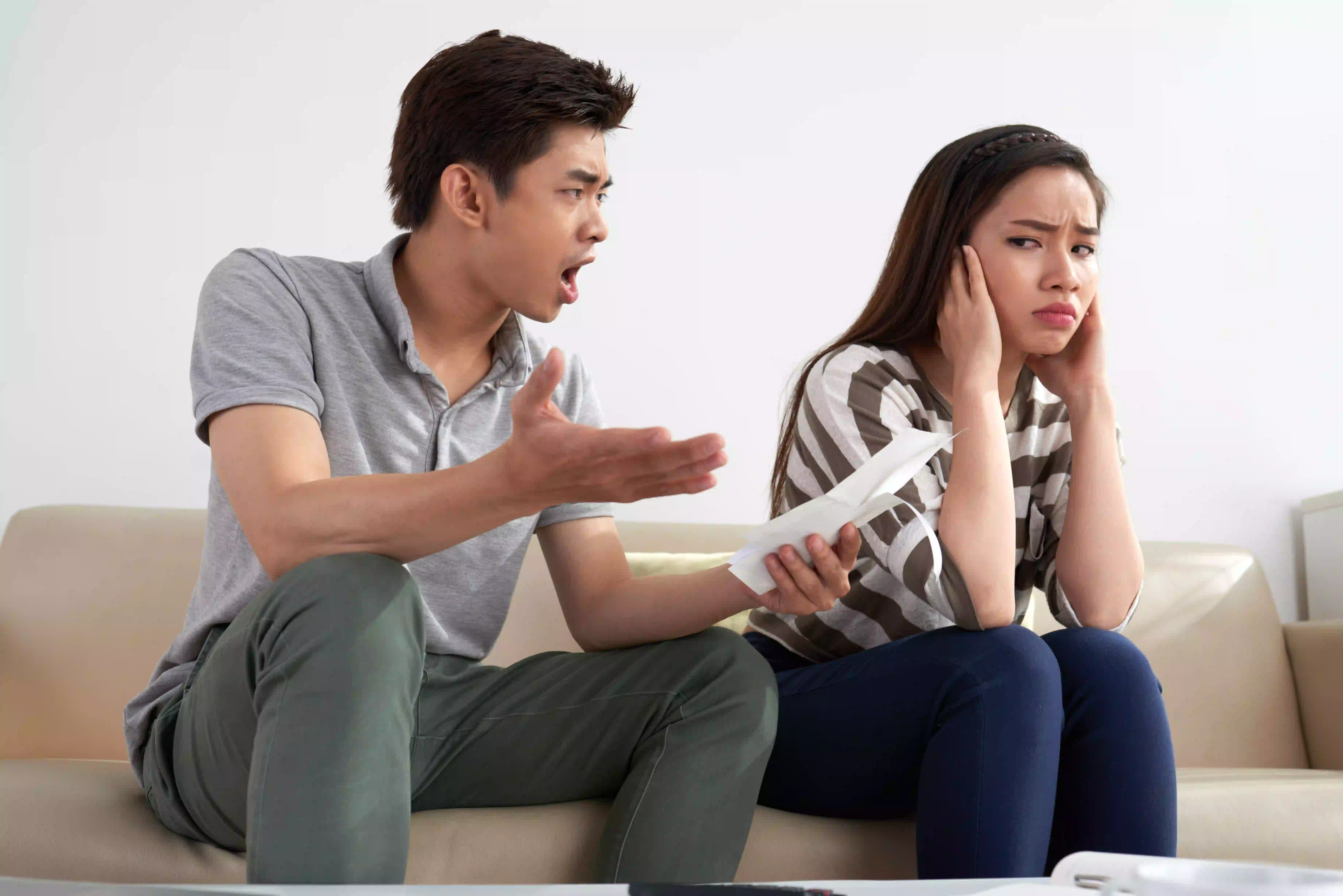 Recognize Early Signs of a Toxic Relationship