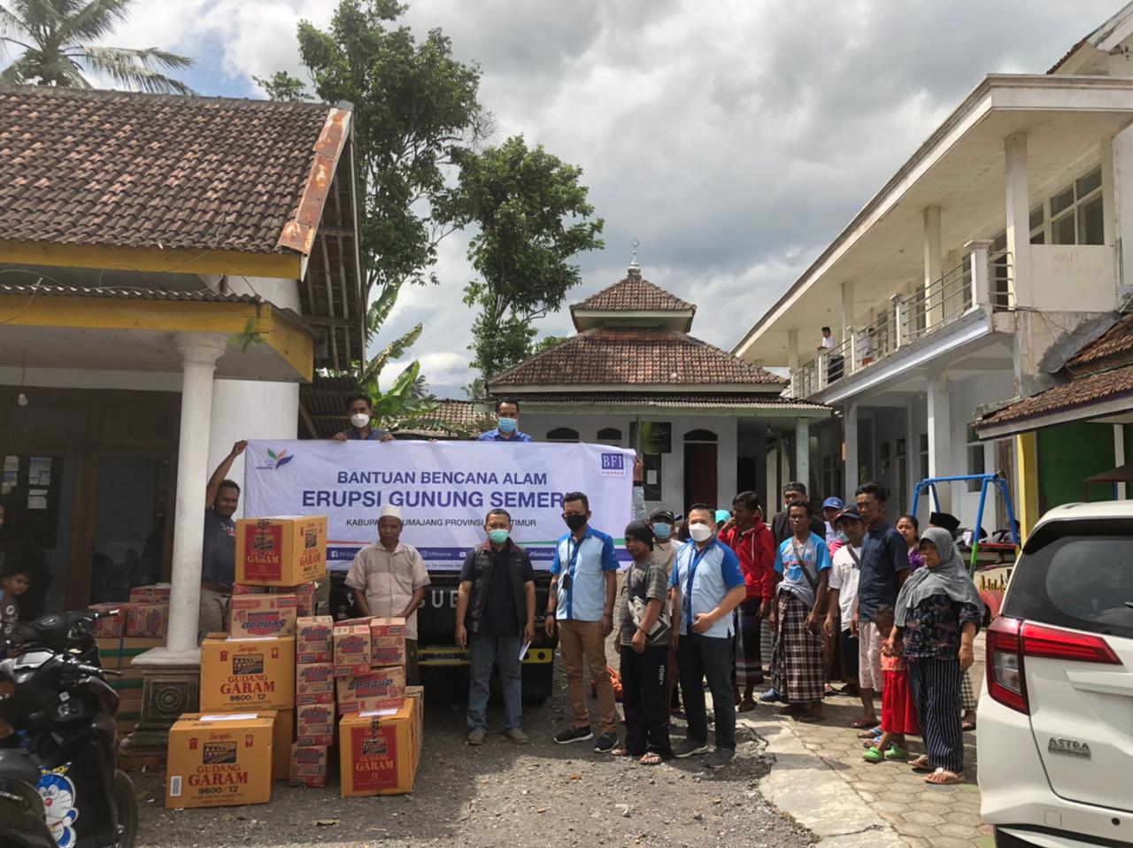 BFI Finance Salurkan Bantuan untuk Korban Erupsi Semeru