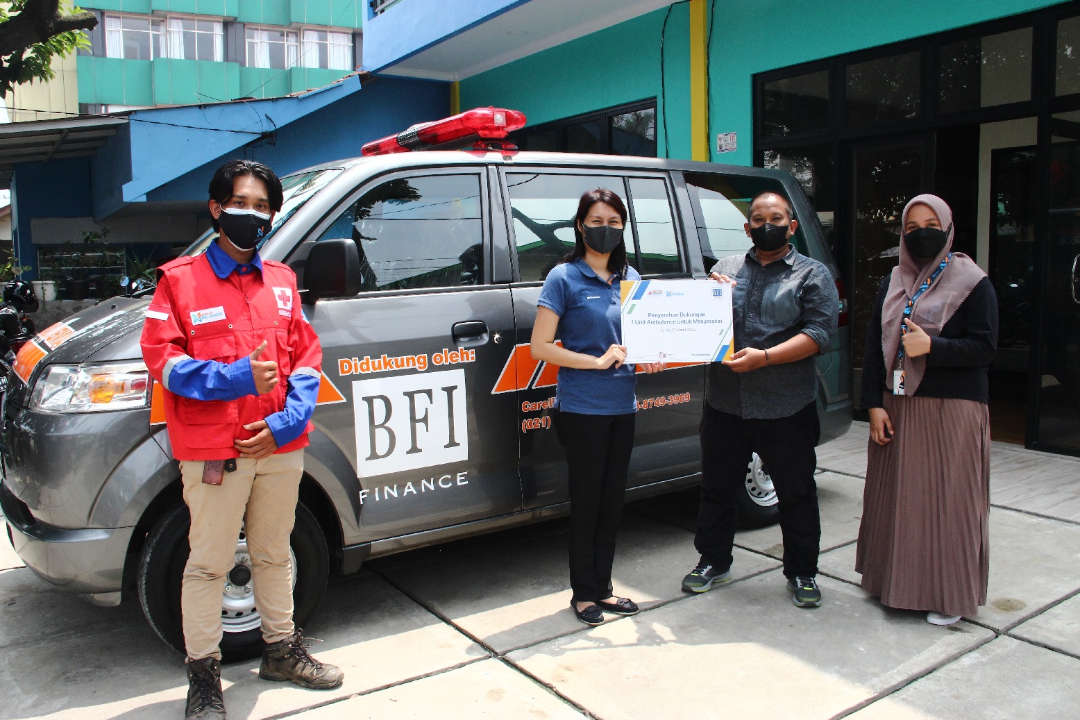 Tingkatkan Pemerataan Akses Kesehatan Masyarakat, BFI Finance Serahkan Bantuan Ambulans