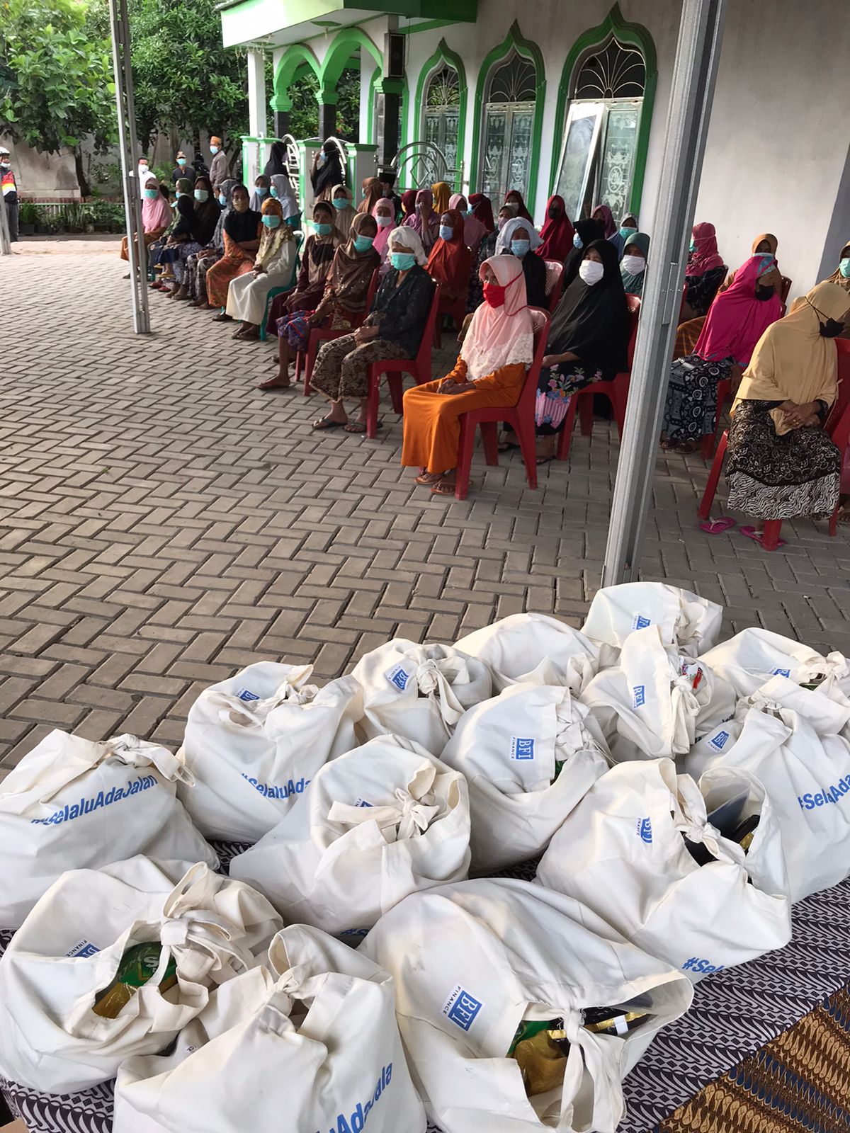 One of the rest stops where distribution of grocery packages takes place
