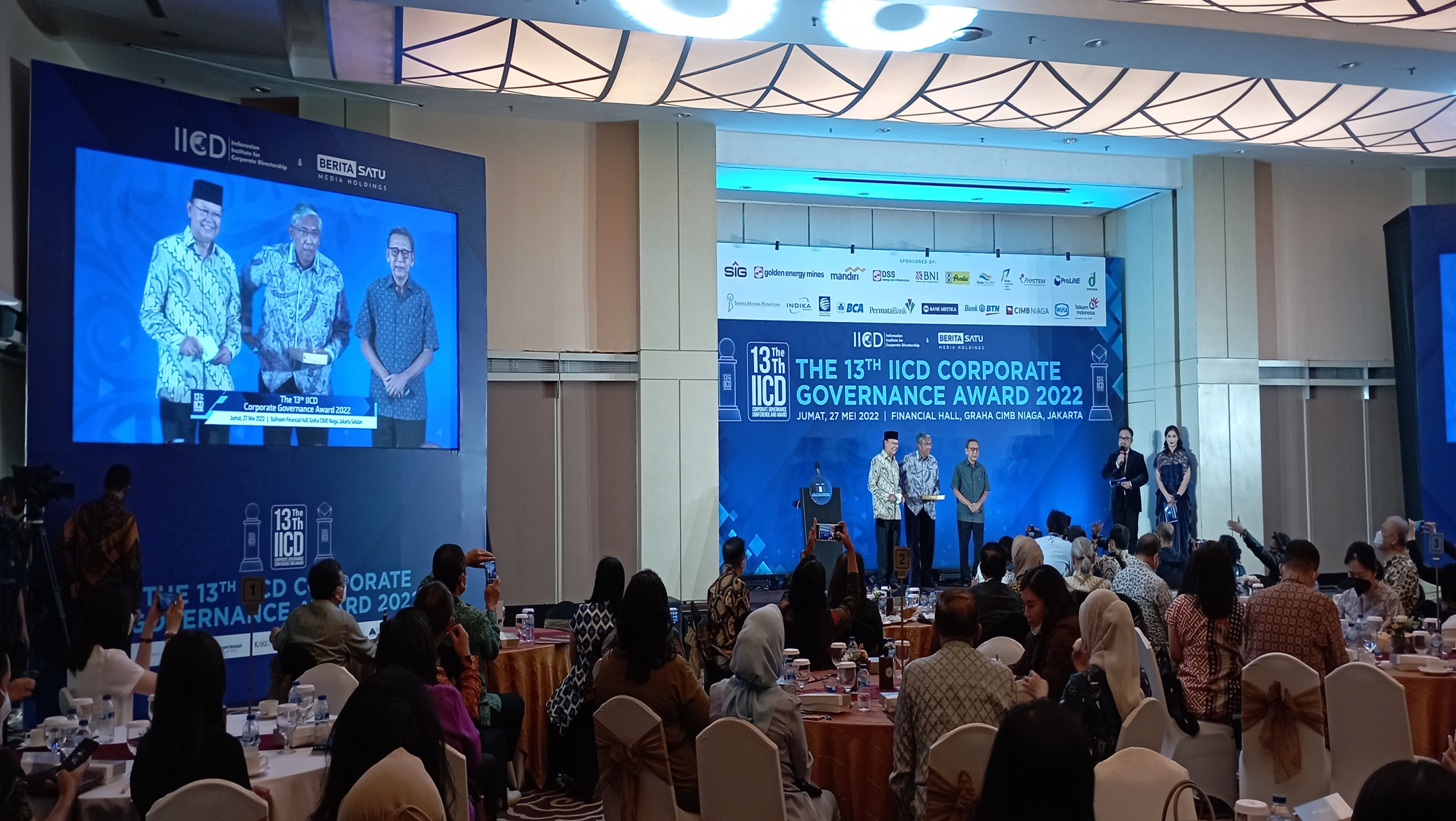 The 13th IICD Corporate Governance (CG) Award 2022 untuk perusahaan yang mengimplementasikan praktik GCG pada tahun 2021