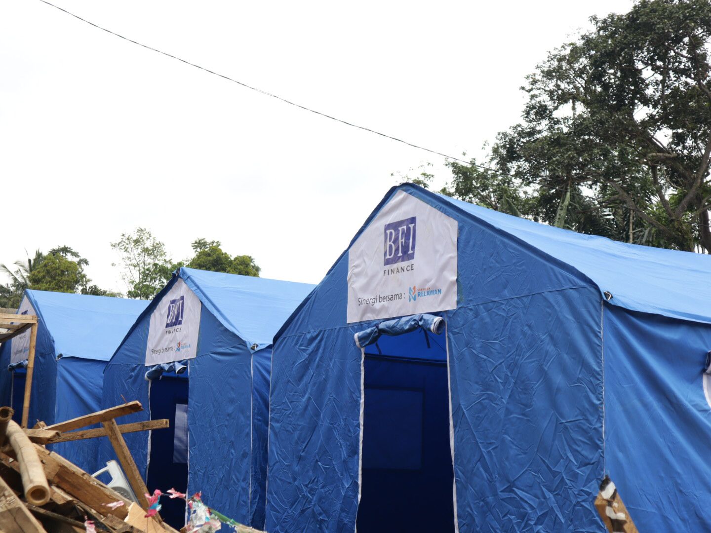 Tenda untuk para pengungsi