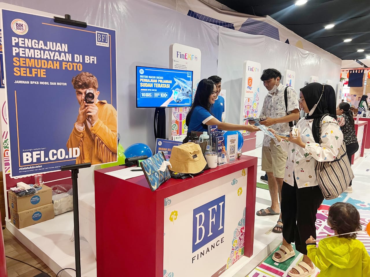 BFI Finance team is welcoming future customers