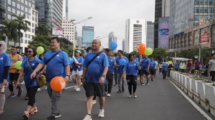 Jalan santai di area CFD Sudirman, Jakarta