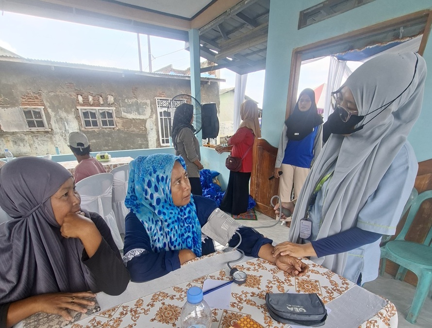 Members of local communities are enthusiastic to check their health