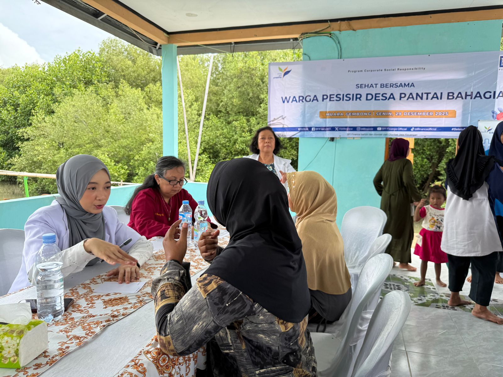 BFI Finance Holds Free Medical Services in Pantai Bahagia Village in Muara Gembong
