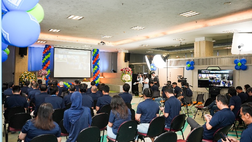 Perayaan bersama seluruh karyawan dengan sukacita tanpa batas jarak