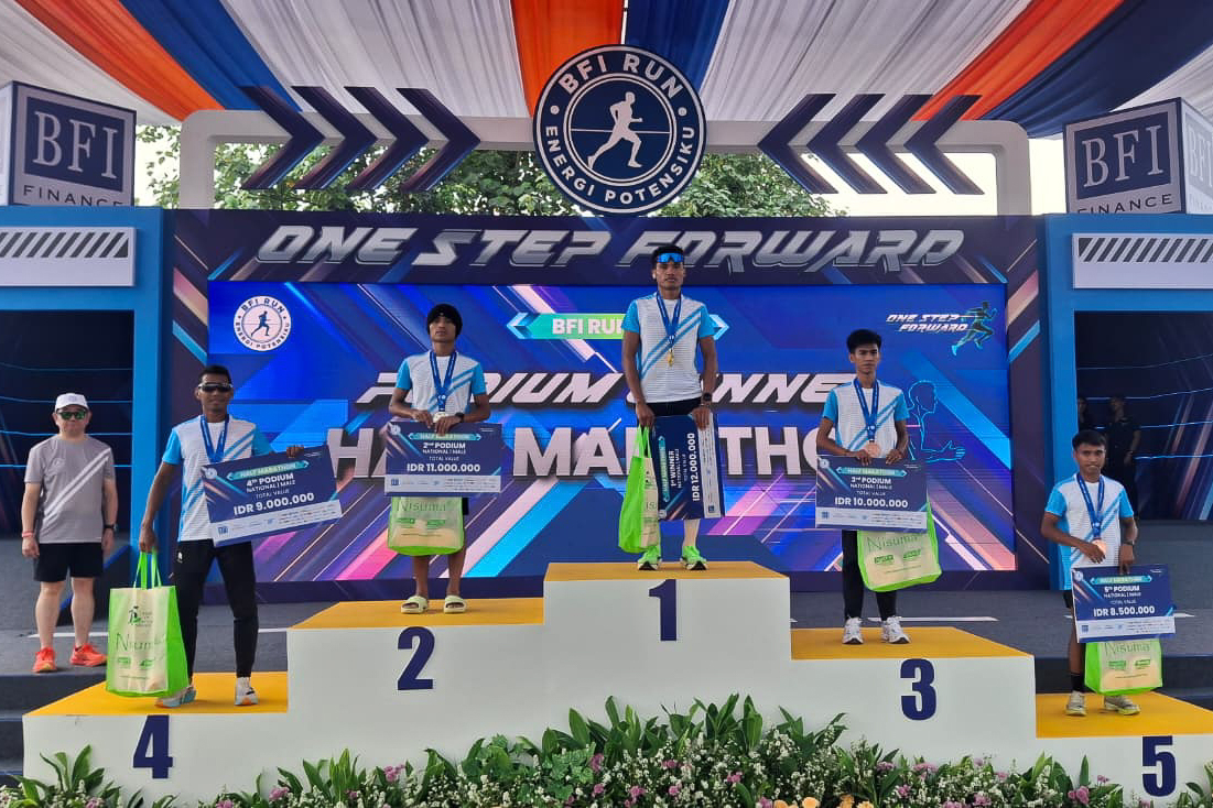 Pelari jarak jauh nasional Robi Syianturi menjuarai kategori half marathon nasional BFI RUN 2026. 