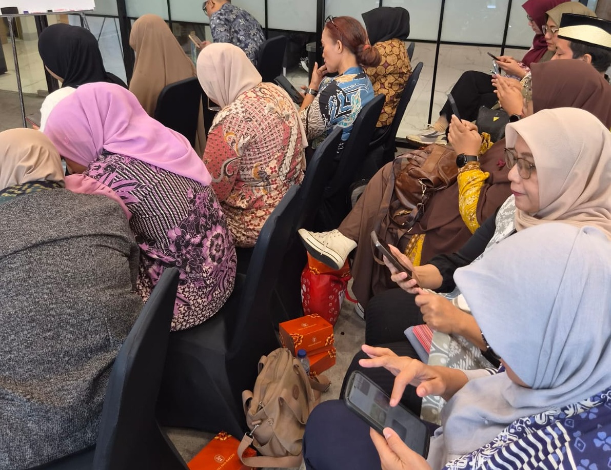 Peserta fokus mempraktikkan penggunaan AI untuk pembuatan konten promosi usaha