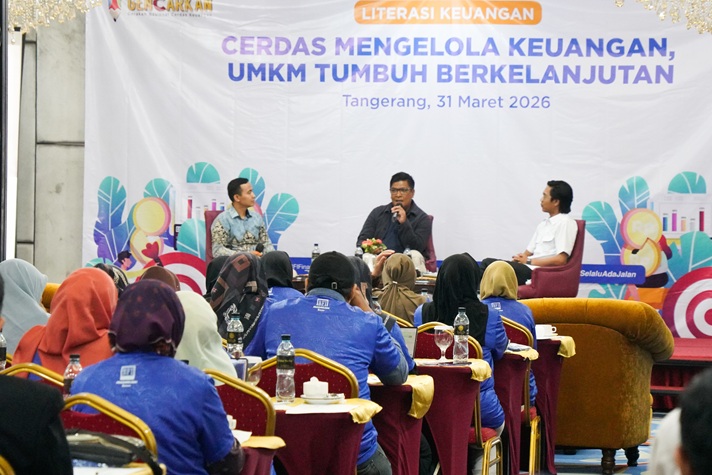 Direktur BFI Finance Bapak Goklas Rajagukguk  (tengah) menjadi salah satu pembicara dalam rangkaian kegiatan di Kabupaten Tangerang