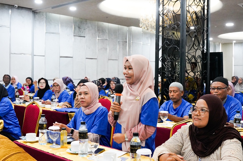 Antusiasme peserta berkonsultasi langsung untuk solusi pengembangan usahanya