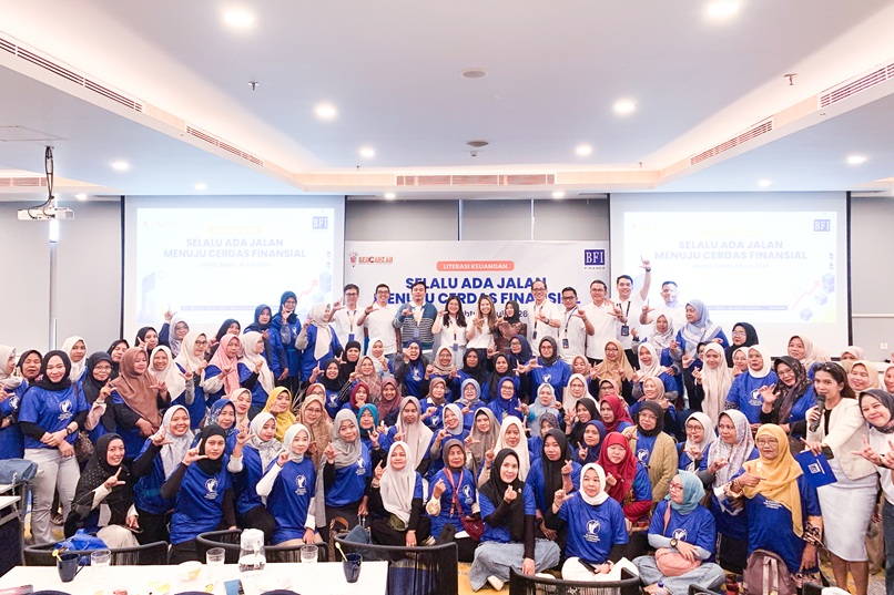 Bersama para peserta seminar di Jambi