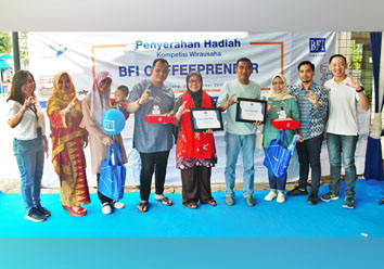 BFI Finance Serahkan Hadiah Kompetisi Wirausaha BFI Coffeepreneur